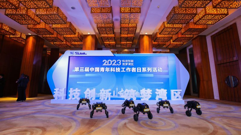 工业互联网与智能制造：标准规范的构建与演进**